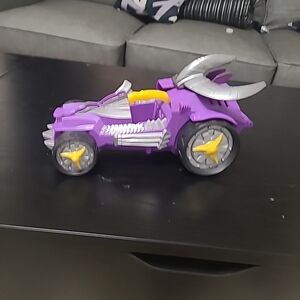 Tmnt shreder toy car (comes with 2 of the cars.)
